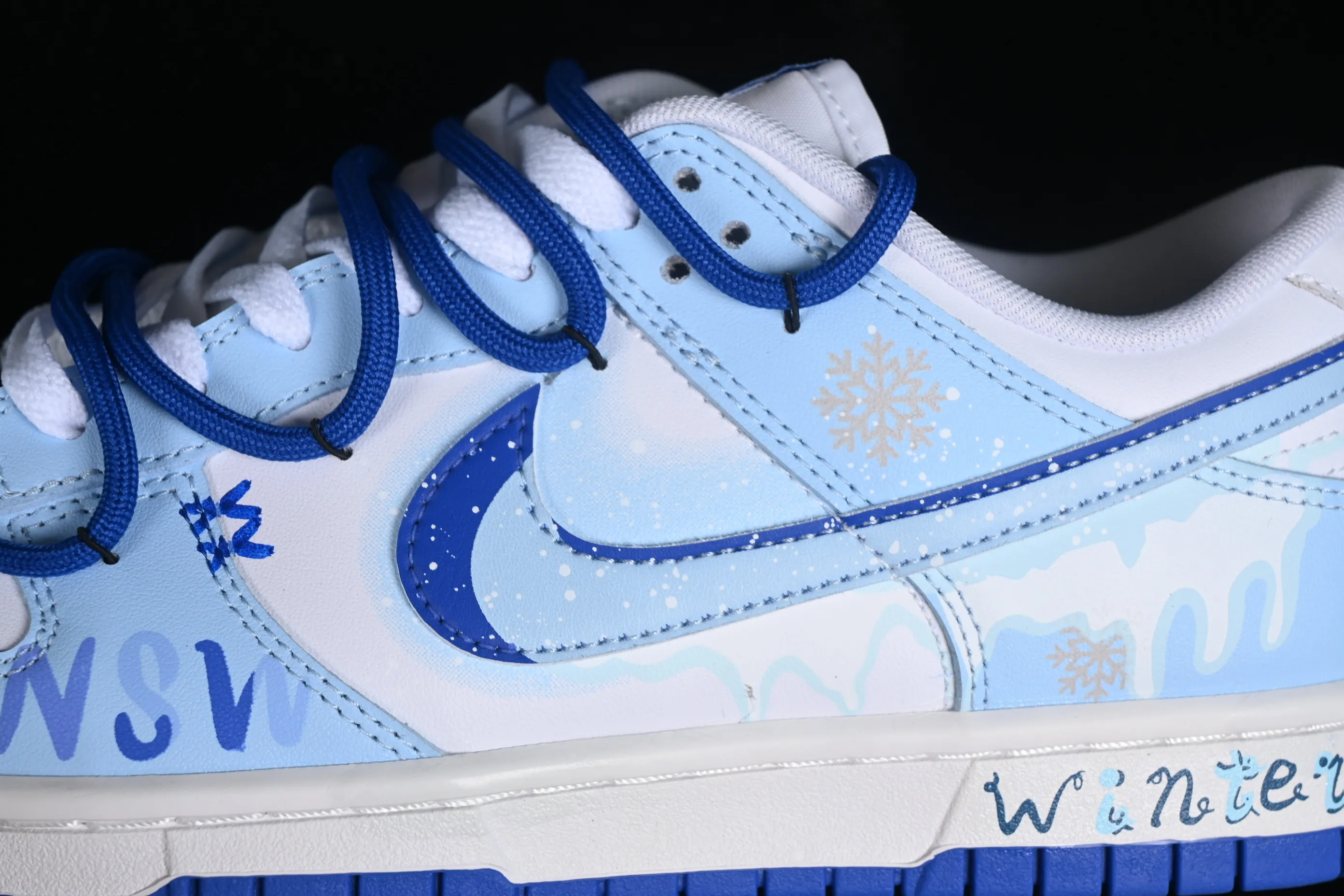 All categories Nk SB Dunk series Nk SB Dunk Low low-top sneakers Nk Dunk Low Winter has arrived Simple white and blue SB strap low-top casual sneakers DV0831-104